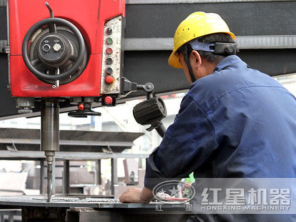 开云官方在线入口_开云(中国)车间师傅在认真工作 开云官方在线入口_开云(中国)车间师傅在认真工作