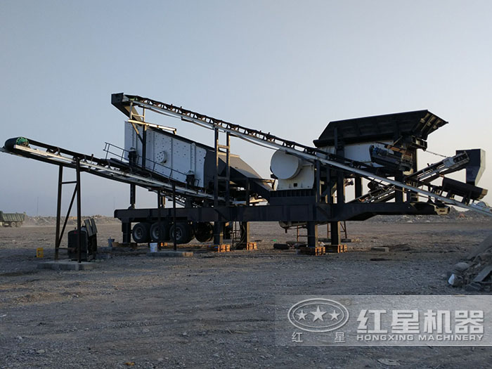 轮胎式移动小鄂破机作业现场 轮胎式移动小鄂破机作业现场