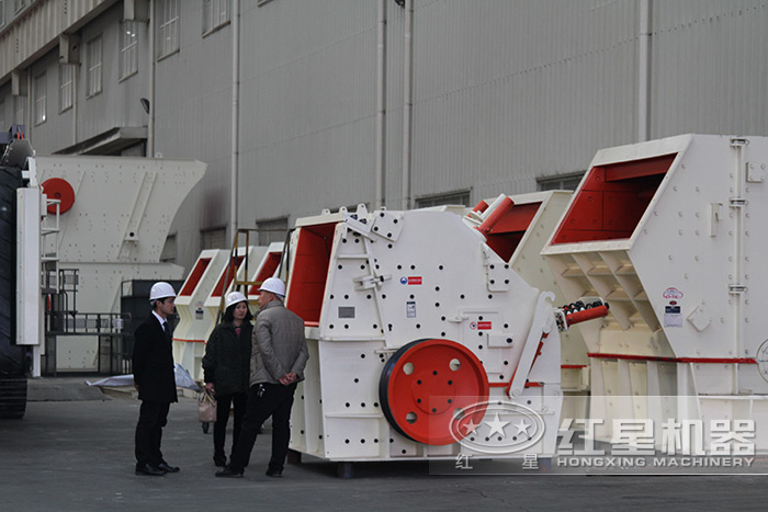 客户实地考察石子整形机厂家 客户实地考察石子整形机厂家