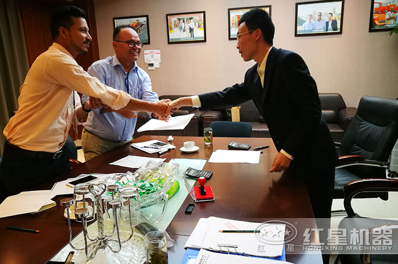 专人指导办理手续 专人指导办理手续