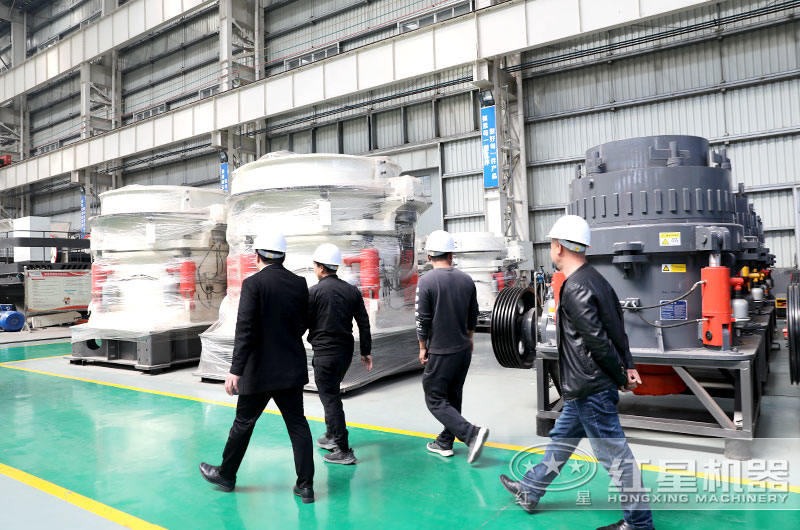 客户来厂参观选购圆锥破碎机 客户来厂参观选购圆锥破碎机